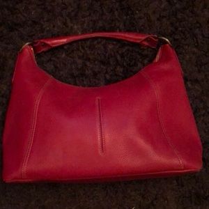 ELLEN TRACY RED LEATHER PEBBLED SINGLE STRAP HANDBAG